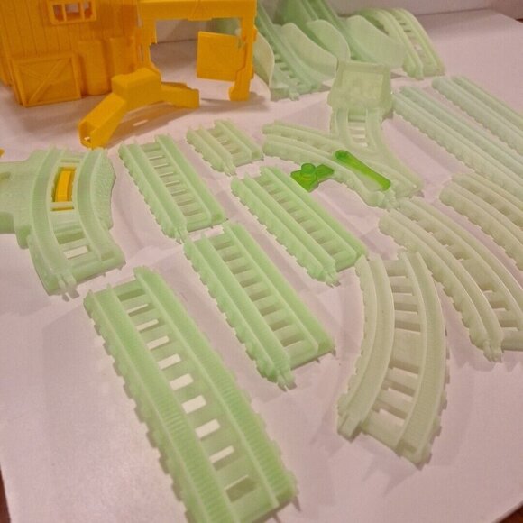 Thomas Train Trackmaster Glow In Dark PERCY'S MIDNIGHT MAIL DELIVERY Incomplete - Picture 4 of 9